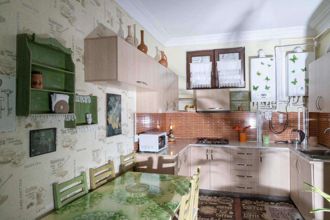 Elia Boutique Hostel & Apart-Hotel Тбилиси Екстериор снимка
