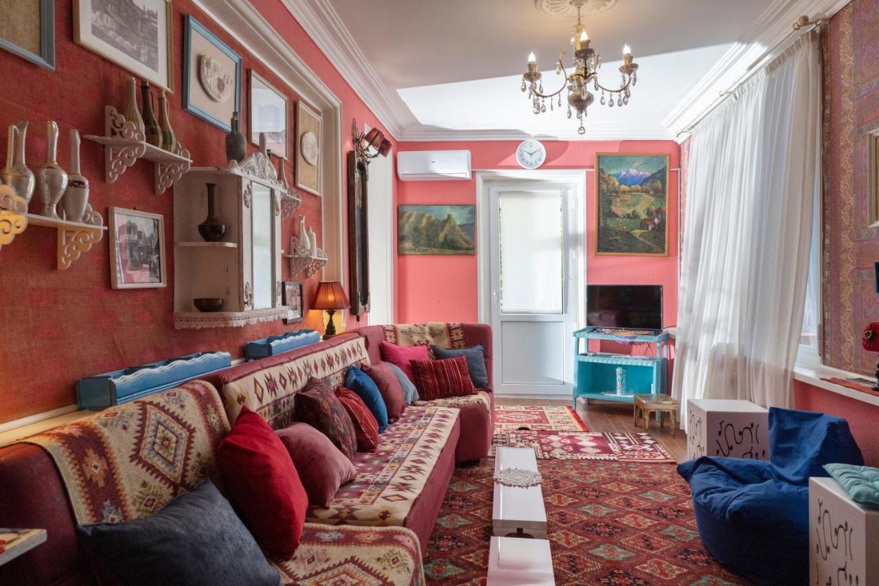 Elia Boutique Hostel & Apart-Hotel Тбилиси Екстериор снимка
