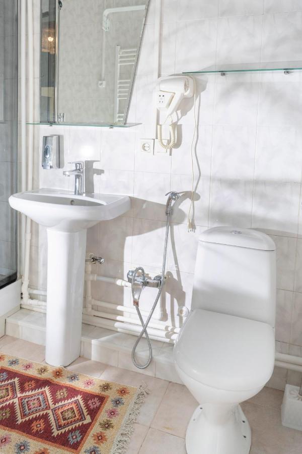 Elia Boutique Hostel & Apart-Hotel Тбилиси Екстериор снимка