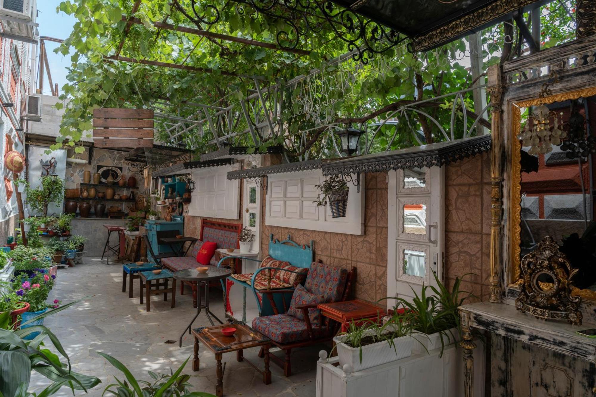 Elia Boutique Hostel & Apart-Hotel Тбилиси Екстериор снимка