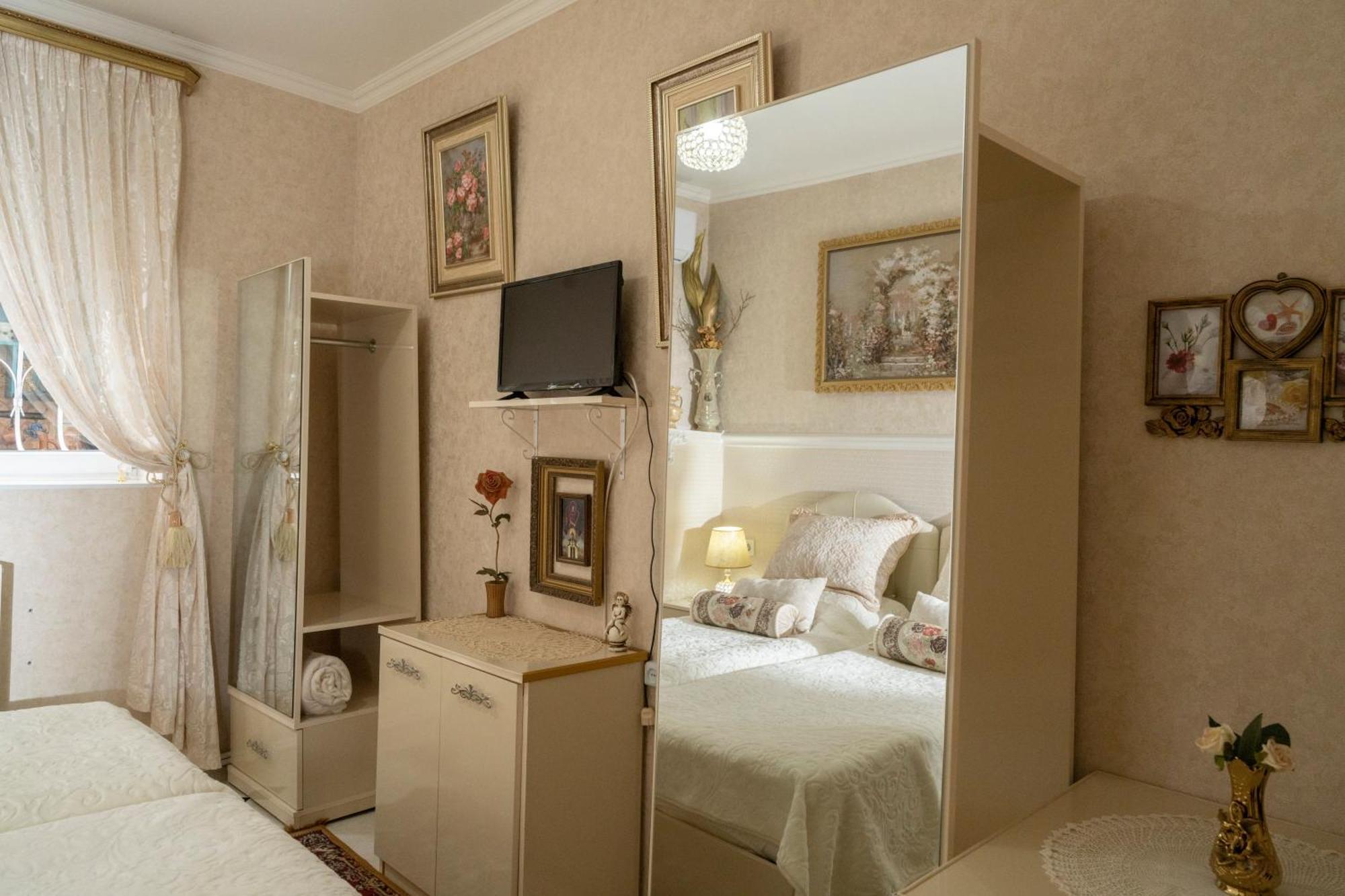 Elia Boutique Hostel & Apart-Hotel Тбилиси Екстериор снимка