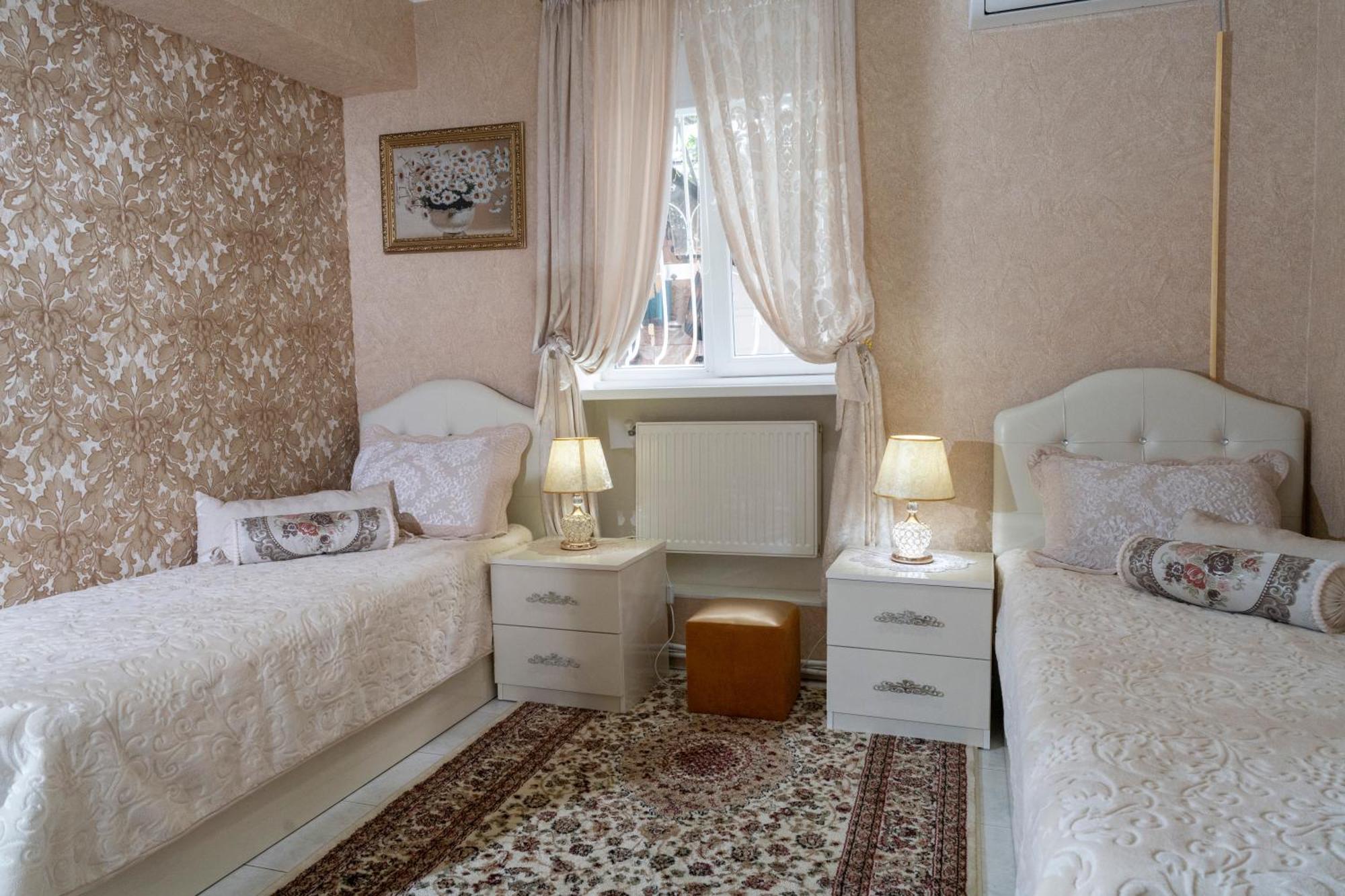 Elia Boutique Hostel & Apart-Hotel Тбилиси Екстериор снимка